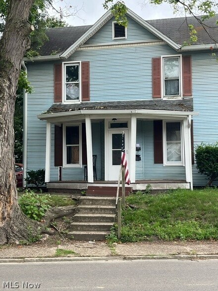 866 Main St, Coshocton, OH 43812