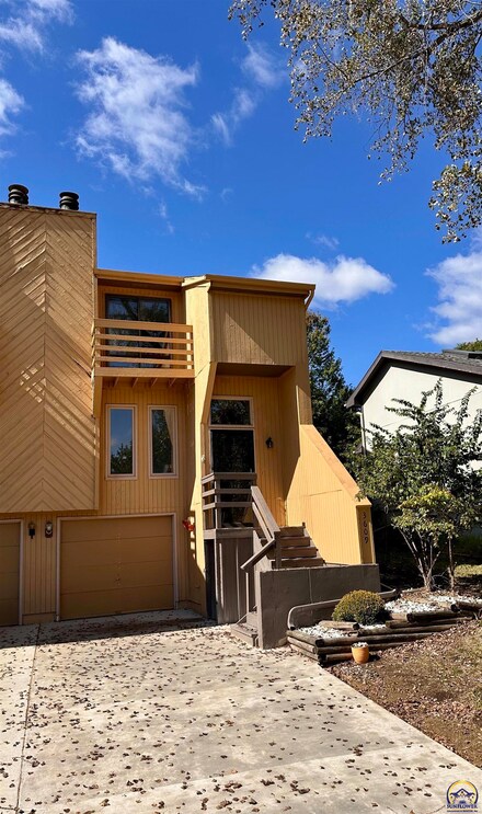 3609 SW Eveningside Dr, Topeka, KS 66614