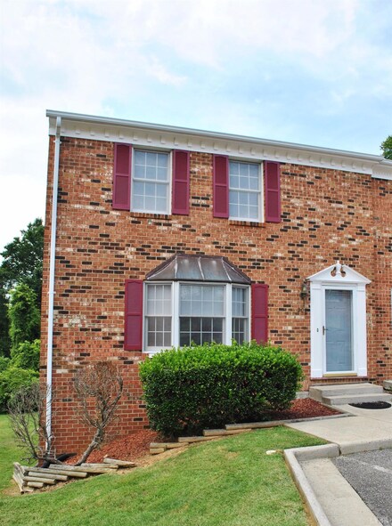 201 Rustwood Ct, Rustburg, VA 24588