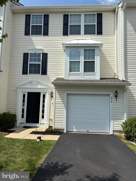 274 S Savanna Dr, Pottstown, PA 19465