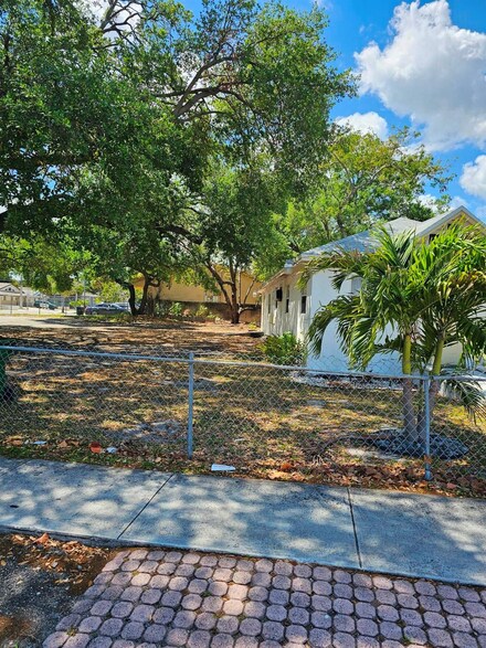 109 NW 7th Ave, Dania, FL 33004