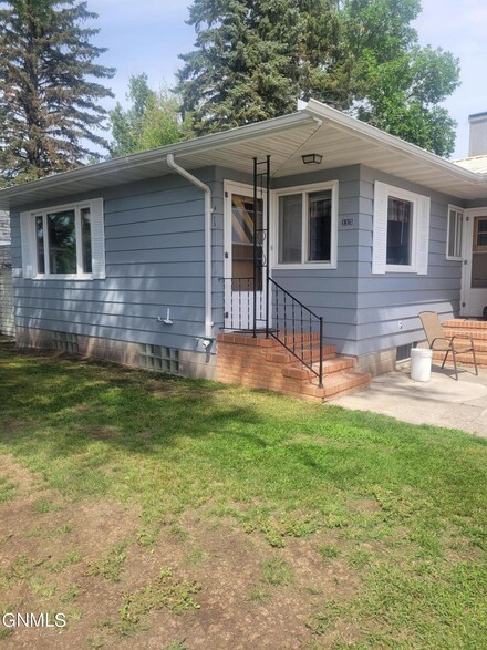 115 1st Ave NE, Ashley, ND 58413