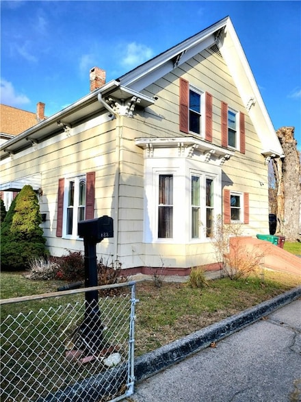 123 4th Ave, Woonsocket, RI 02895