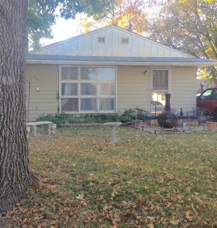 205 S Wichita St, Haven, KS 67543