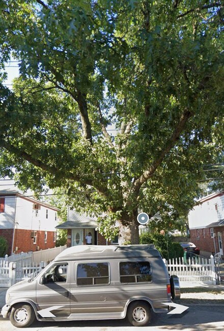 25827 147th Ave, Rosedale, NY 11422