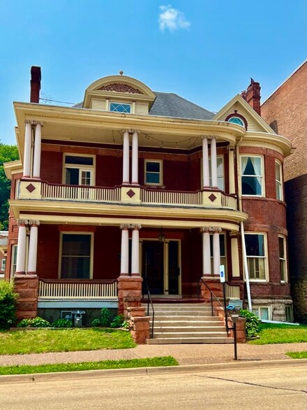 1005 Locust St, Dubuque, IA 52001