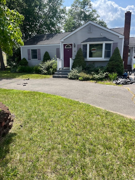 81 Cornwall Dr, Windsor Locks, CT 06096