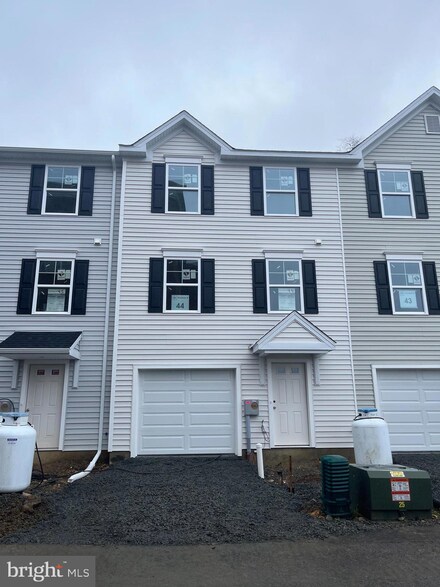 106 Hawley Ct, Mount Penn, PA 19606