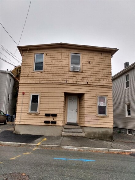 316 Hawkins St, Providence, RI 02904