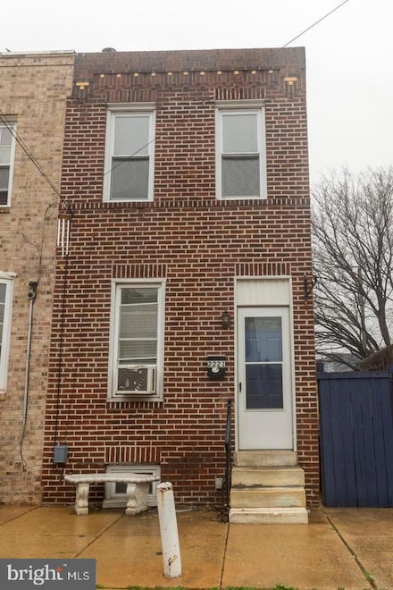 2221 E Albert St, Philadelphia, PA 19125