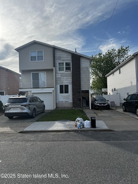 1915 N Railroad Ave, Staten Island, NY 10306