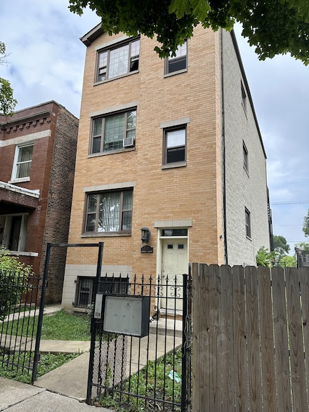 4036 W Gladys Ave, Chicago, IL 60624