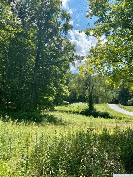 128 Field Rd, Clinton Corners, NY 12514