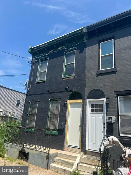 2447 Ingersoll St, Philadelphia, PA 19121
