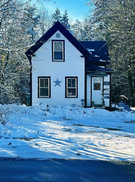 18 Dore St, Center Ossipee, NH 03814