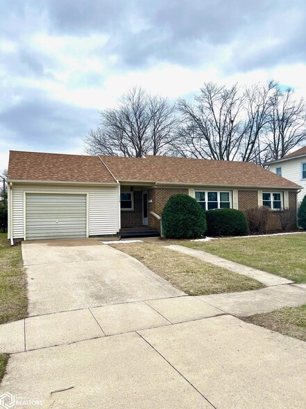 308 2nd Ave NE, Clarion, IA 50525
