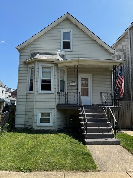 3949 S Artesian Ave, Chicago, IL 60632