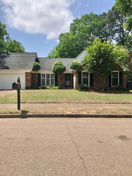 2079 Stafford Park Ln, Germantown, TN 38139