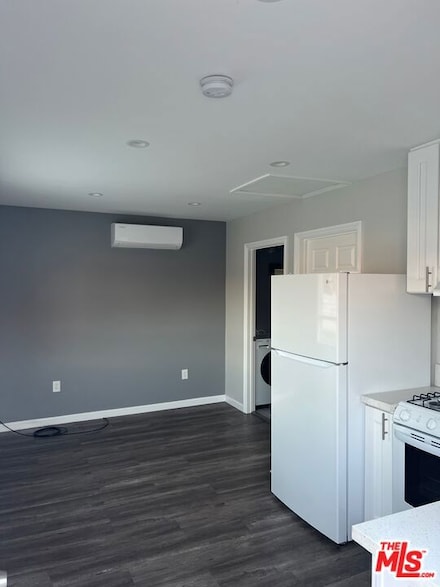 17805 Lanark St, Reseda, CA 91335