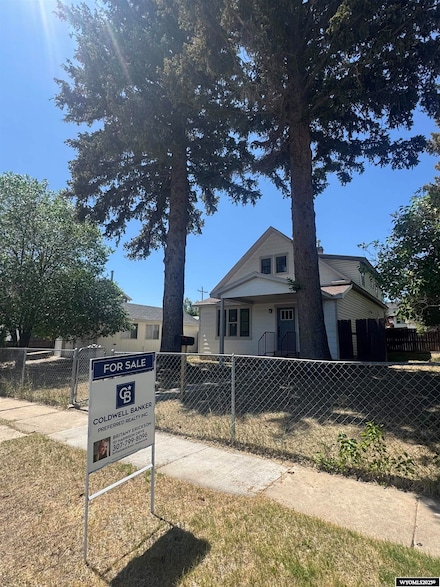 1237 Sage St, Evanston, WY 82930