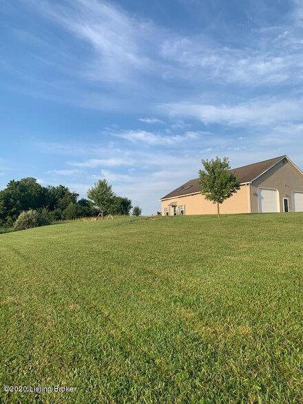 3520 Holy Cross Rd, Loretto, KY 40037