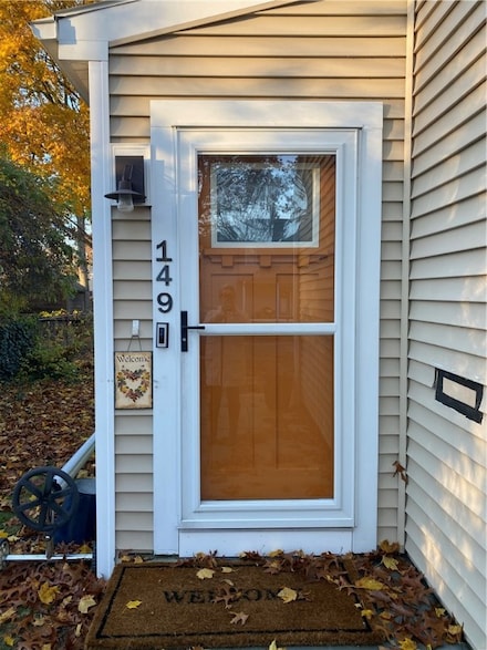 149 Riverside Dr, East Providence, RI 02915