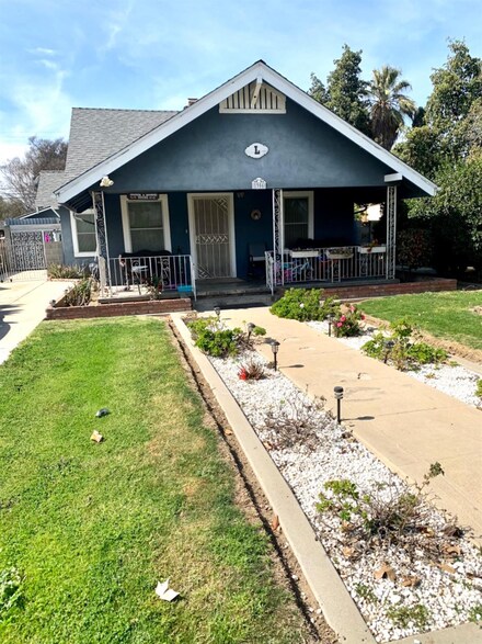 1906 S Orange Ave, Fresno, CA 93702