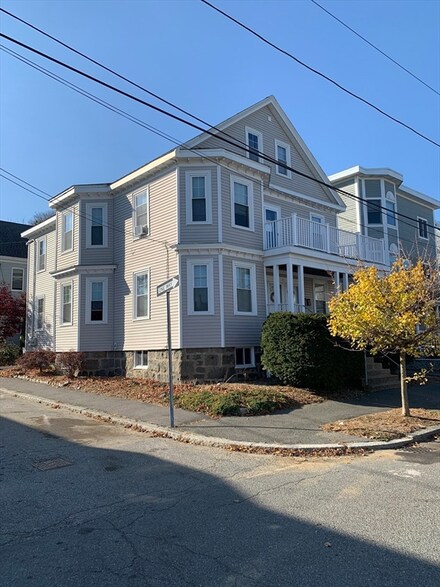 17 Dunlap St, Salem, MA 01970