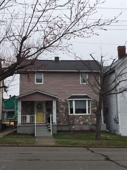 206 Mulberry St, Scottdale, PA 15683