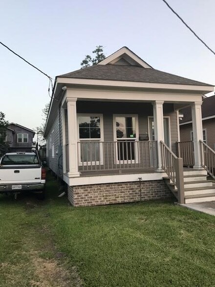 2622 Gladiolus St, New Orleans, LA 70122