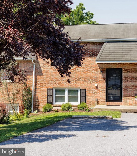 664 S Cedar St, Lititz, PA 17543