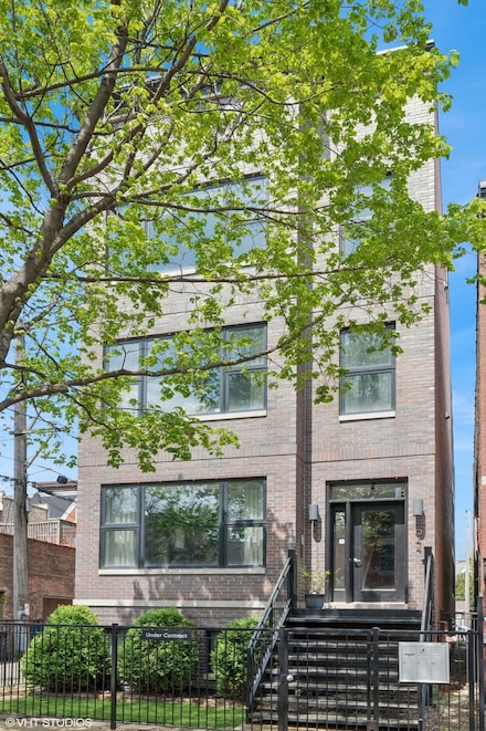 1944 W Thomas St Unit 3, Chicago, IL 60622