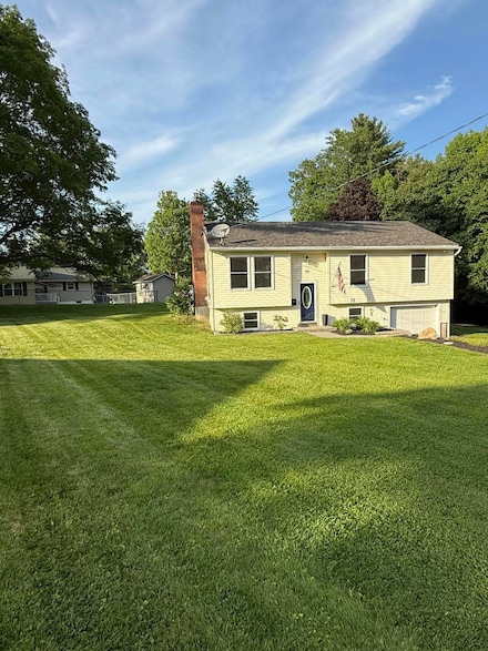 71 Easy St, Farmingdale, ME 04344