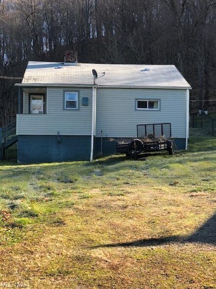 71 Travis St, Wellsburg, WV 26070