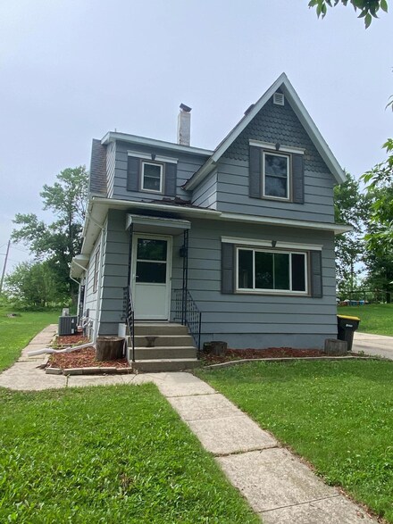 104 NE 3rd St, Buffalo Lake, MN 55314