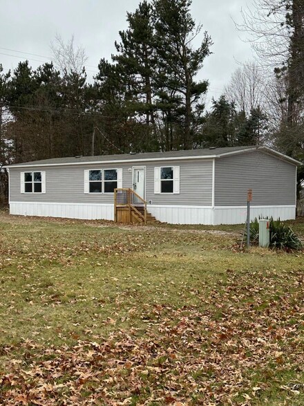 16805 Banker St, Constantine, MI 49042