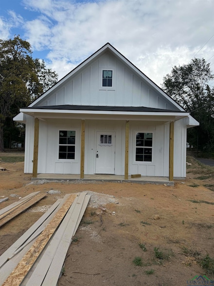 2642 Hendricks St, Gladewater, TX 75647