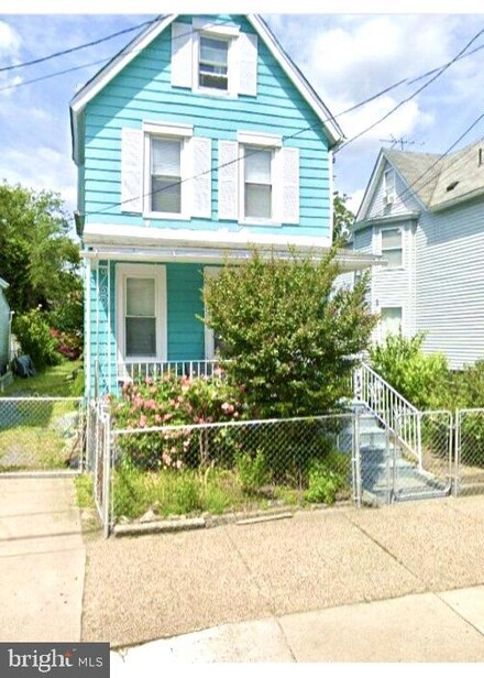 27 S 35th St, Camden, NJ 08105