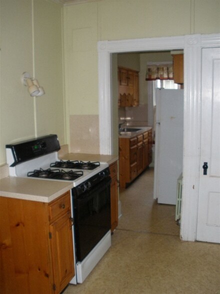 9 Richardson St, Lancaster, NH 03584
