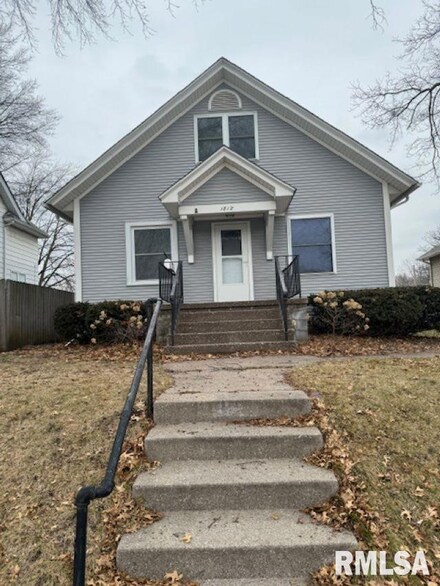 1812 W 16th St, Davenport, IA 52804