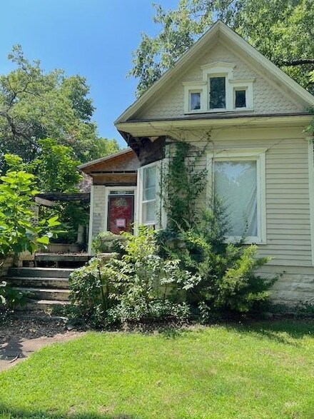 609 W 1st St, Pittsburg, KS 66762