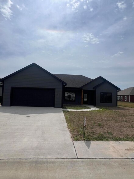 2 Carnival Ln, Centralia, MO 65240