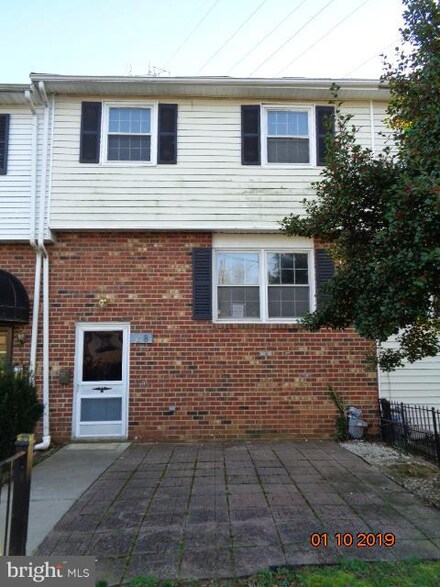 28 E Salisbury Dr, Wilmington, DE 19809