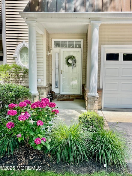 8 Bay Breeze Ct, Manahawkin, NJ 08050