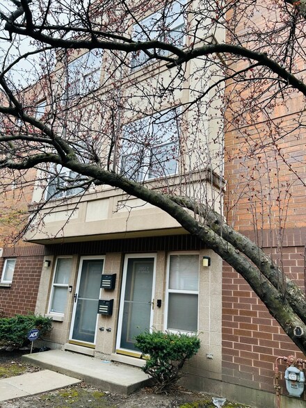 3951 W Ainslie St Unit 7, Chicago, IL 60625