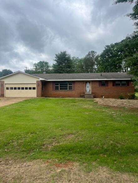 121 Wayne Dr, Killen, AL 35645