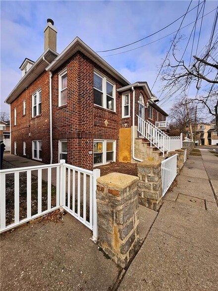 10 Florida Ave, Staten Island, NY 10305