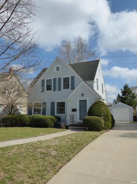 1442 Longfellow Ave, South Bend, IN 46615
