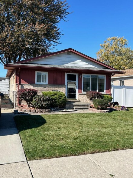29054 Springstead St, Rockwood, MI 48173