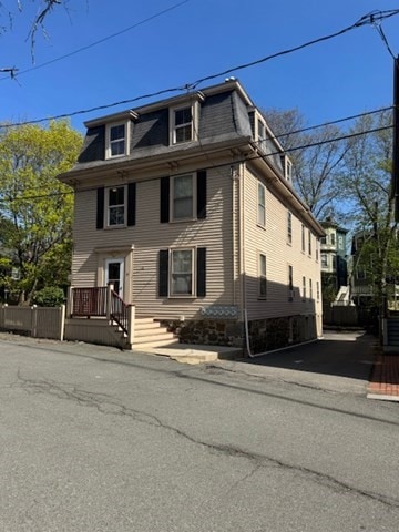 15 Harris St Unit 5, Marblehead, MA 01945